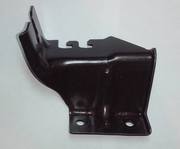 Кронштейн троса газа B31R-13-665