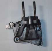 Кронштейн передней опоры ГБЦ MD333456